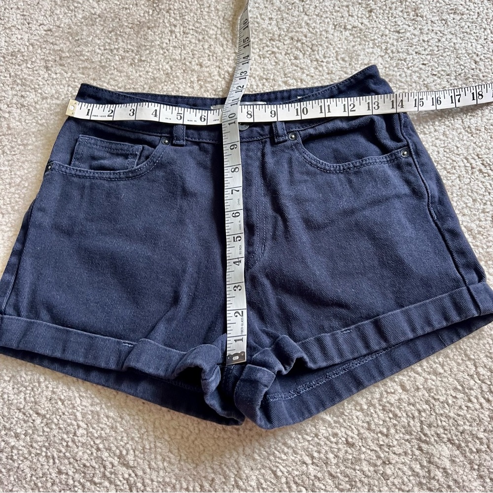 BULLHEAD DENIM Black High Rise Mom Shorts—SZ. 5 (juniors) - Picture 4 of 10